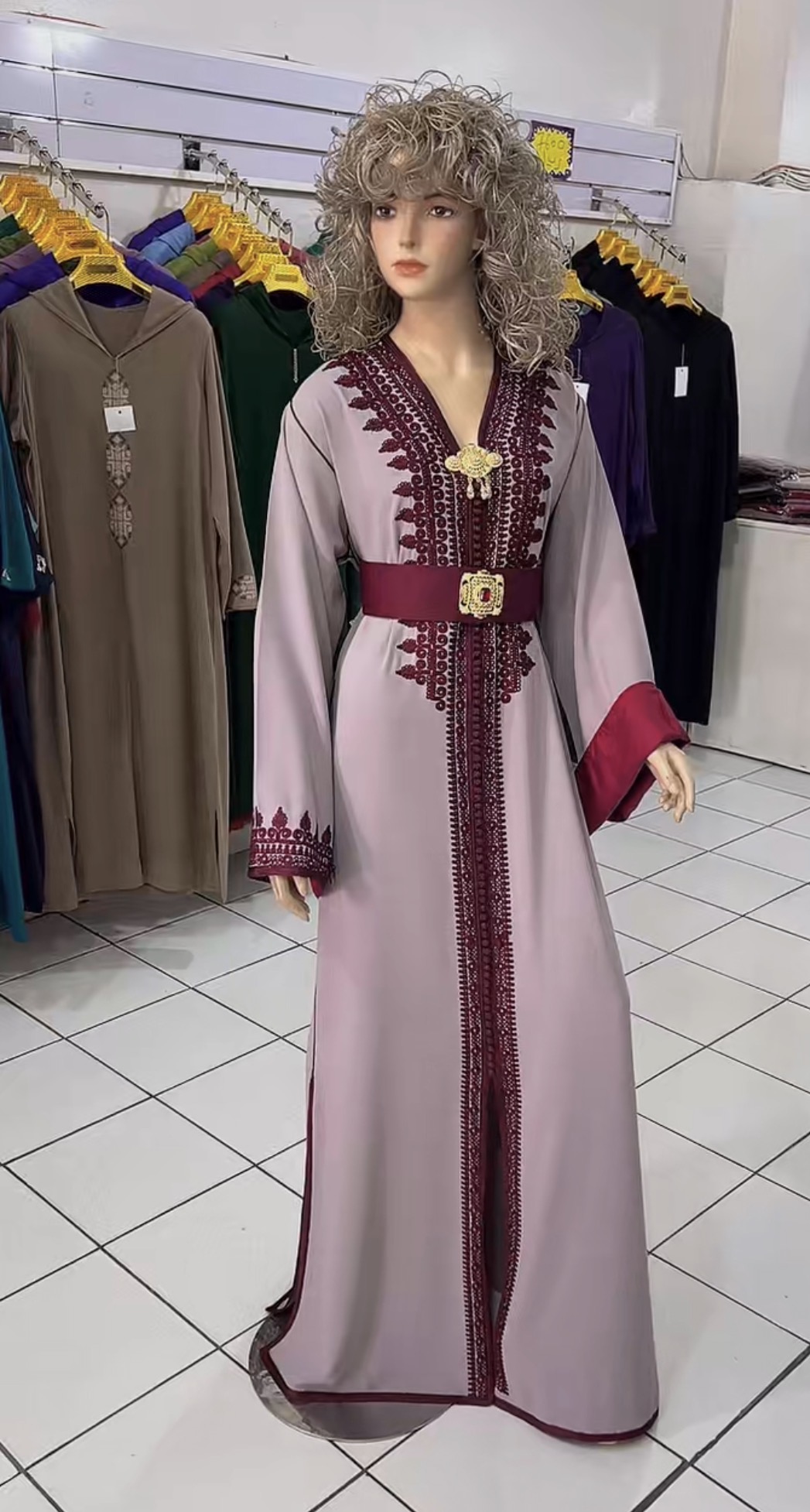 قفطان كريب مطروز - image 3