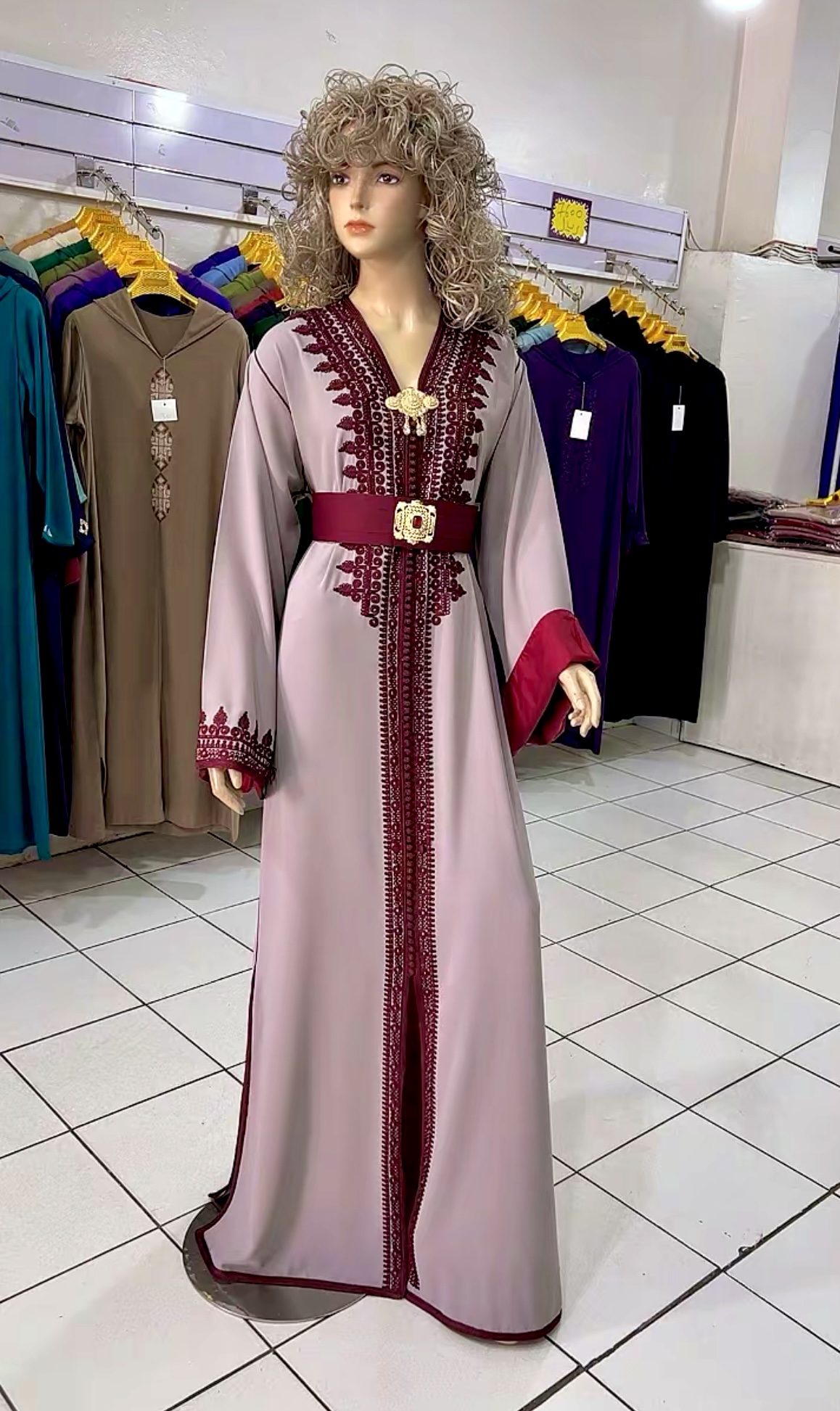 قفطان كريب مطروز - image 5