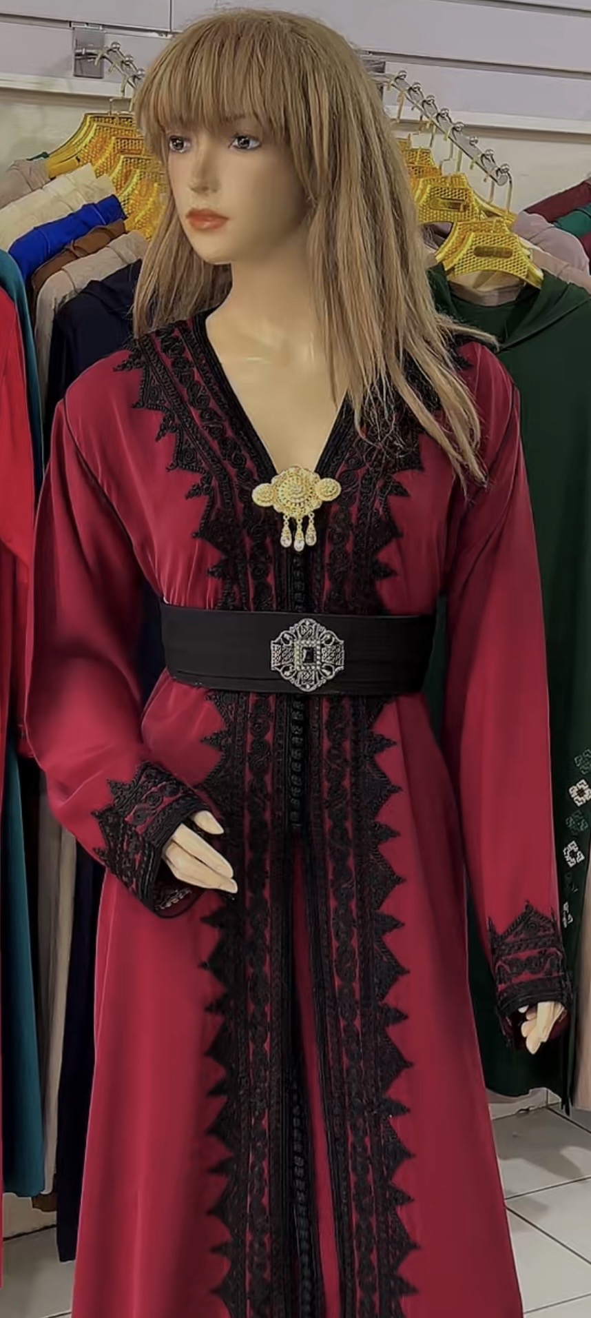 تكشيطة فخمة بتفاصيل مطروزة - image 3