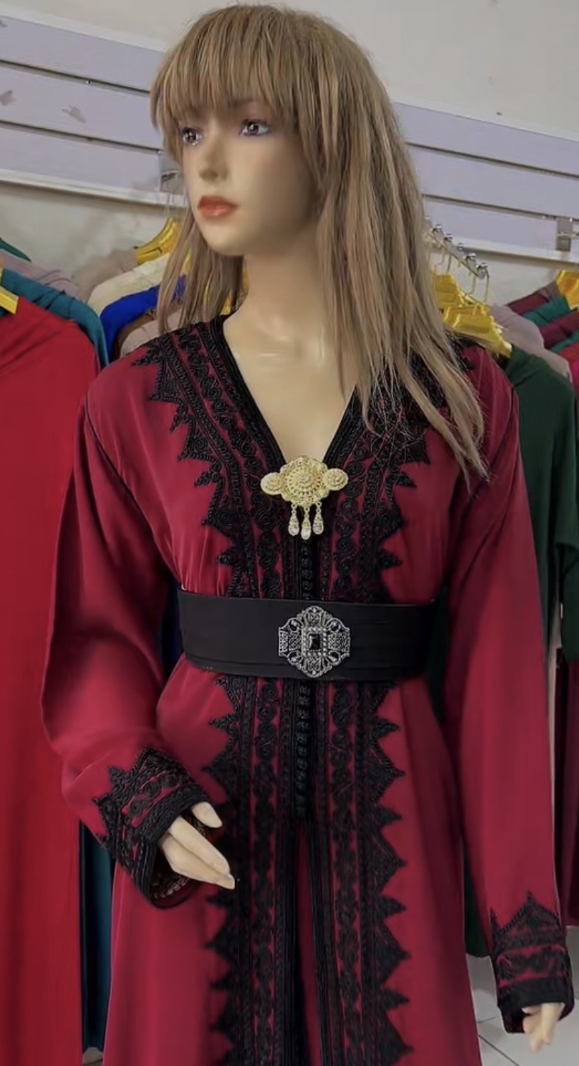 تكشيطة فخمة بتفاصيل مطروزة - image 4