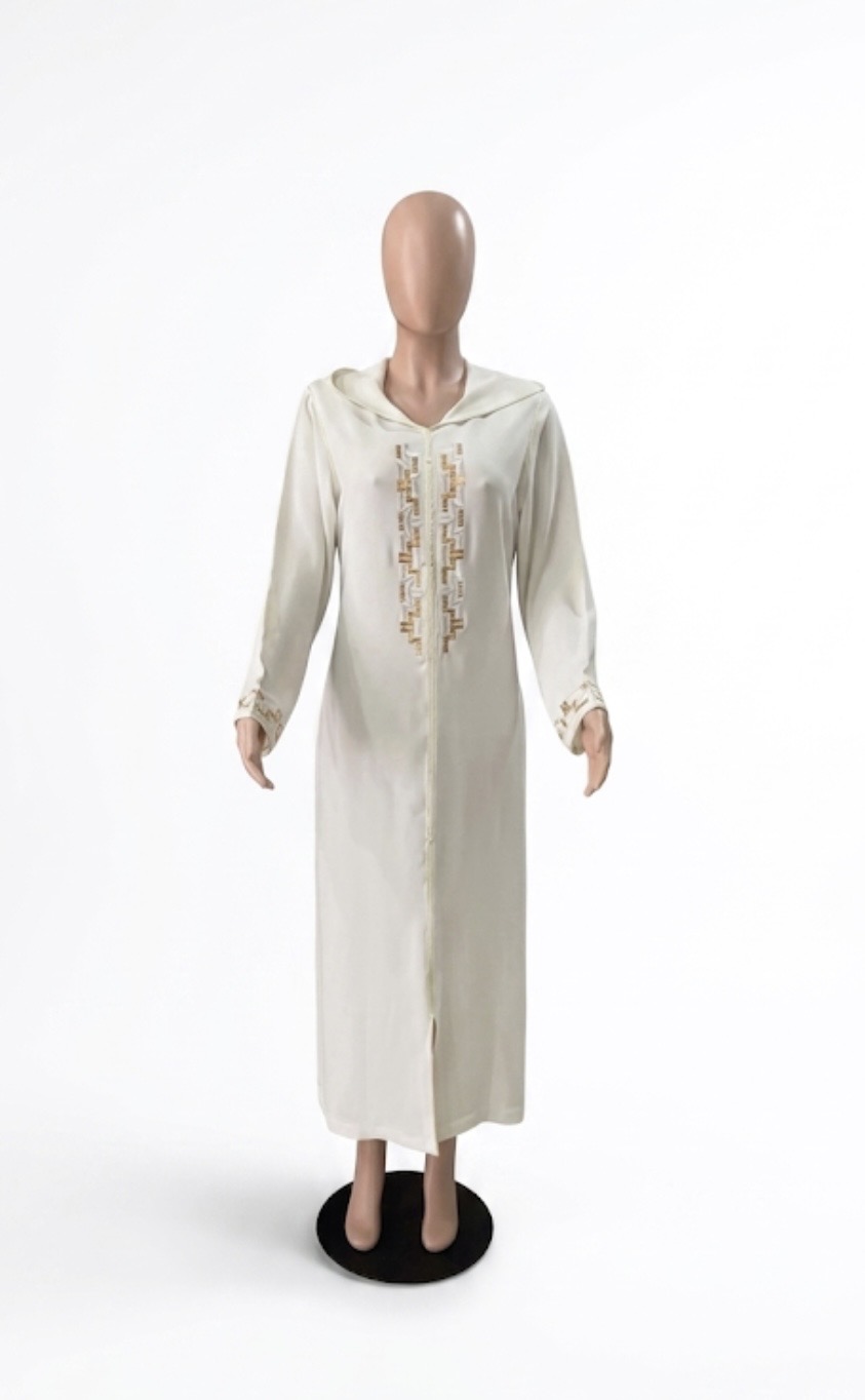 Jellaba marocaine moderne de couleur blanche. - image 6