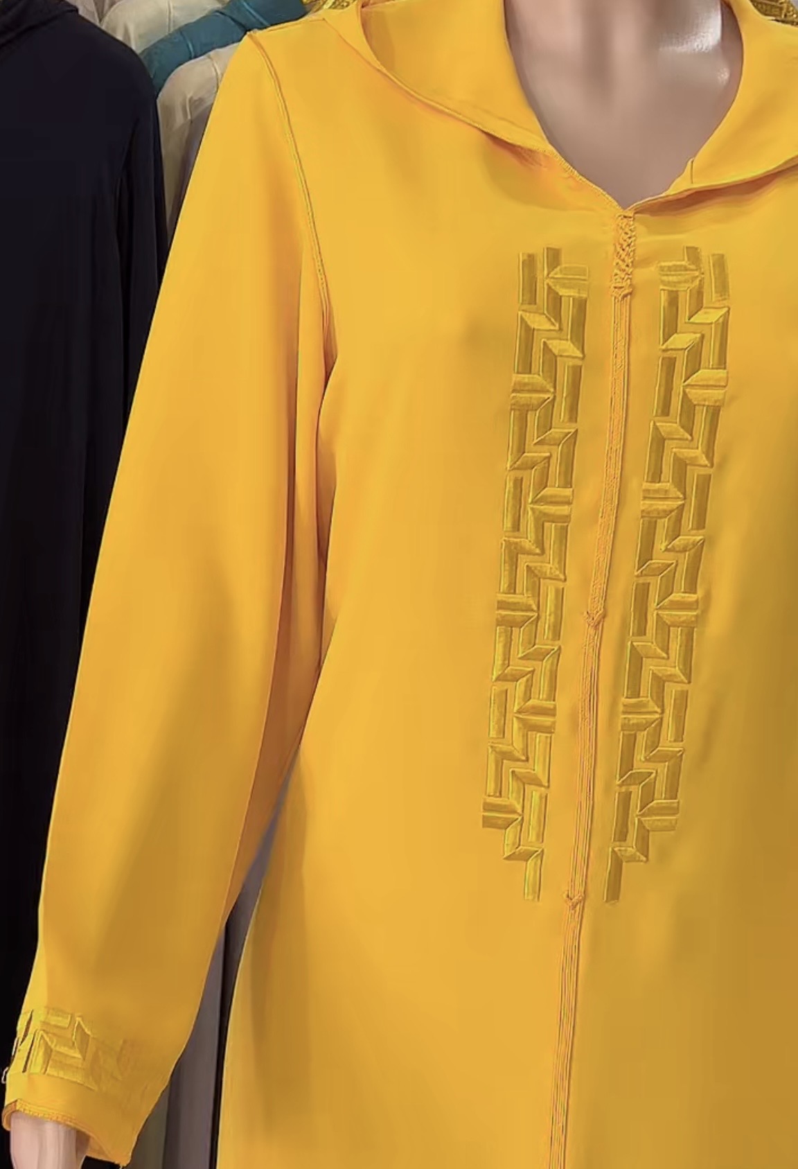 جلابة صفراء أنيقة بتطريز هندسي راق - image 3